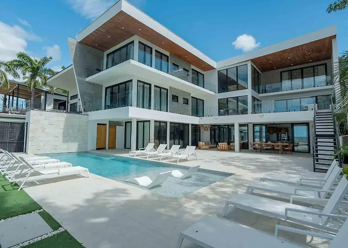 Villa Casa Azul - Luxury Beachfront Mansion