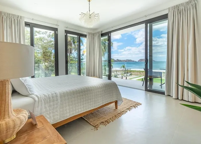 Villa Casa Azul - Luxury Beachfront Mansion *