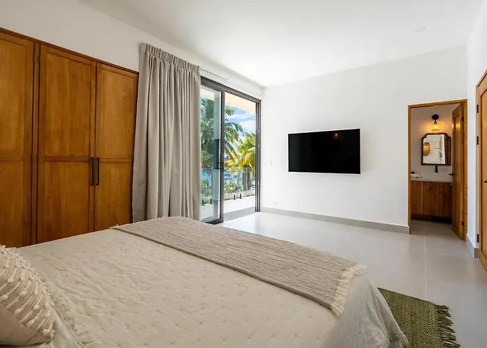 Casa Azul - Luxury Beachfront Mansion Villa Potrero (Guanacaste)