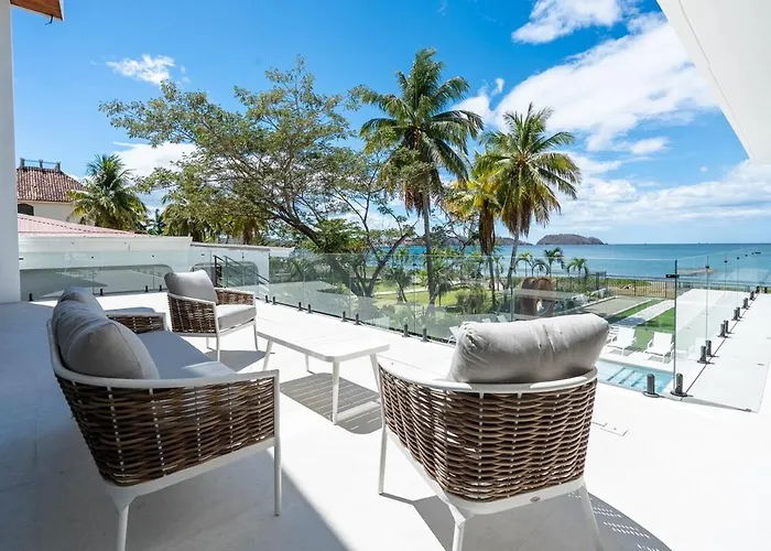 Villa Casa Azul - Luxury Beachfront Mansion *