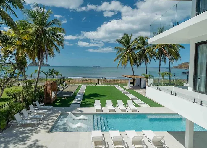 Villa Casa Azul - Luxury Beachfront Mansion