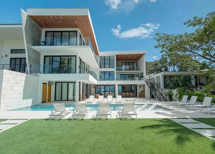 Casa Azul - Luxury Beachfront Mansion