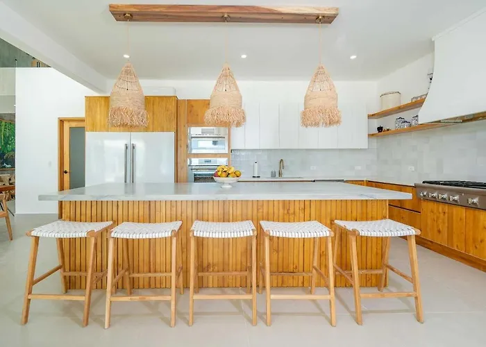 Casa Azul - Luxury Beachfront Mansion Villa Potrero (Guanacaste)