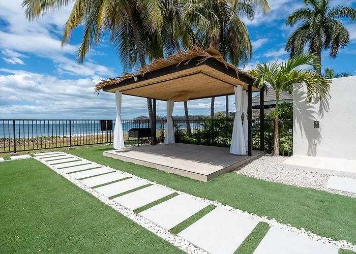 Villa Casa Azul - Luxury Beachfront Mansion *