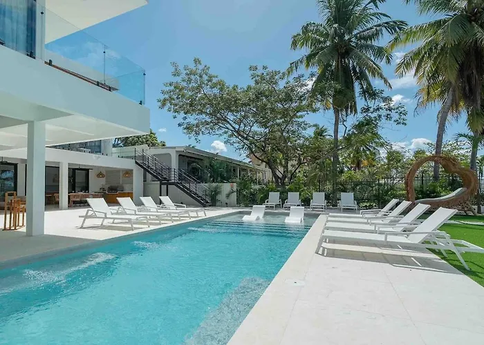 Casa Azul - Luxury Beachfront Mansion