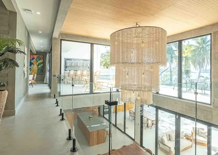 Villa Casa Azul - Luxury Beachfront Mansion *