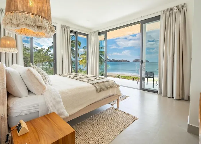 Casa Azul - Luxury Beachfront Mansion Villa Potrero (Guanacaste)