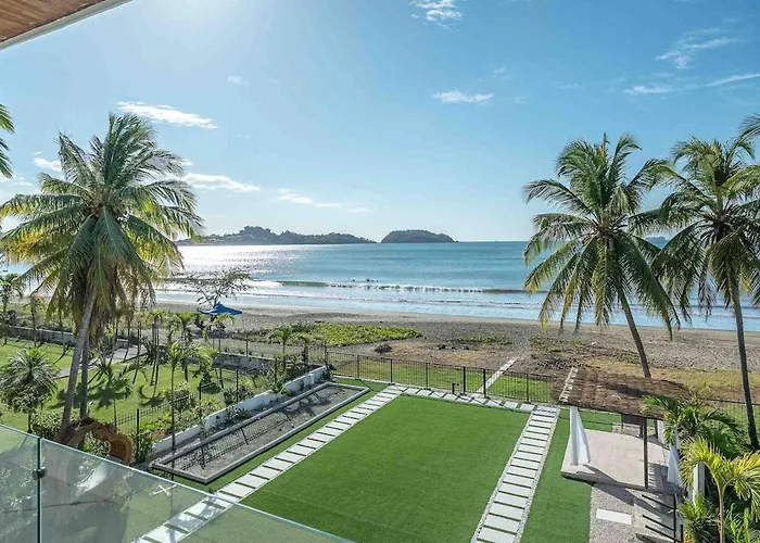 Villa Casa Azul - Luxury Beachfront Mansion