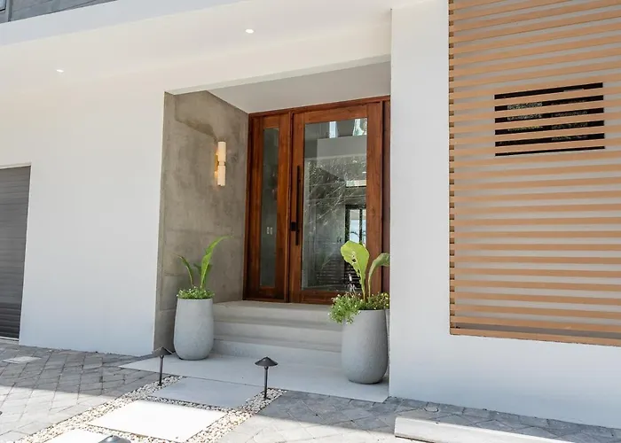 Villa Casa Azul - Luxury Beachfront Mansion