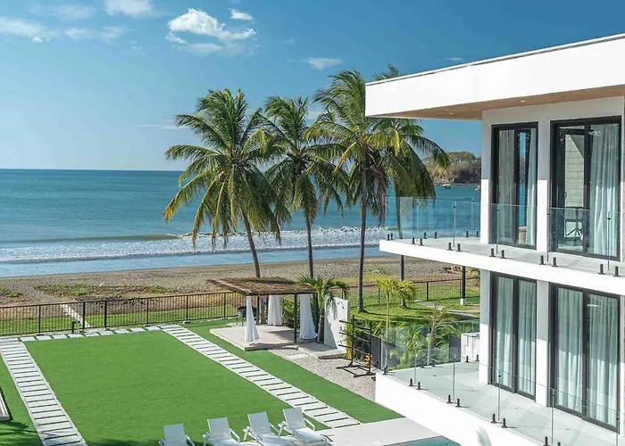 Villa Casa Azul - Luxury Beachfront Mansion *